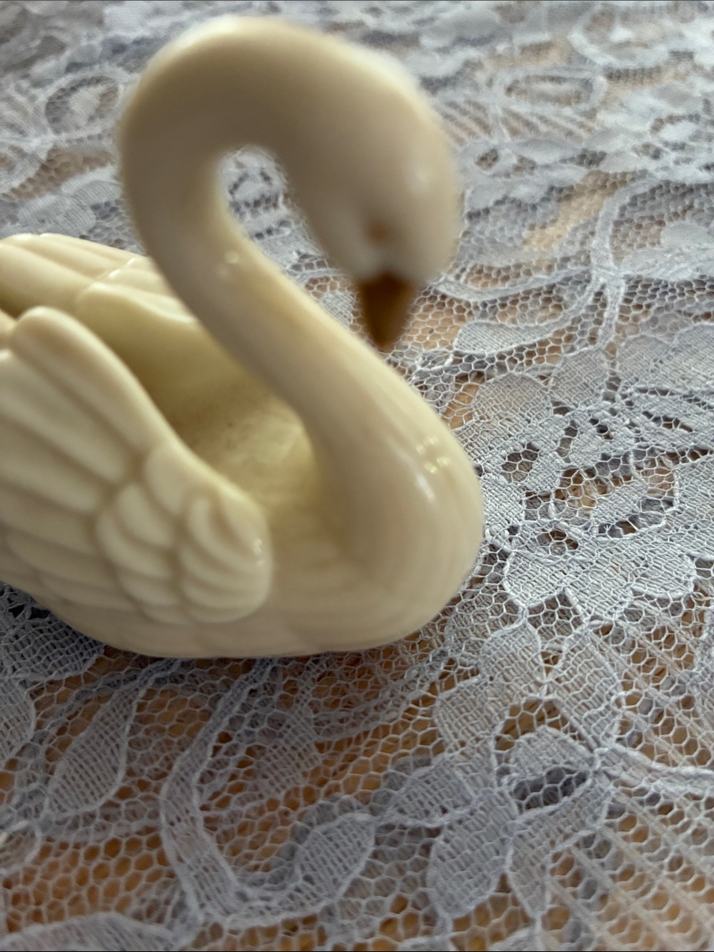Lenox Cream Swan Figurine with Gold Beak - Picture 4 of 4